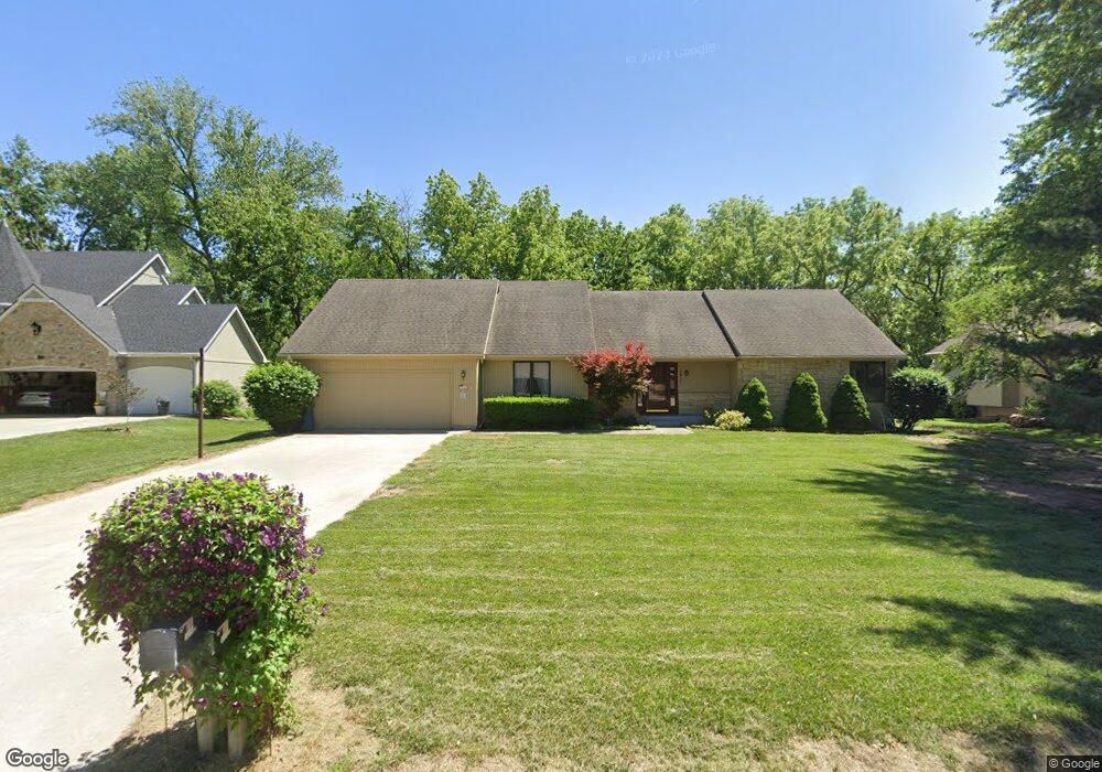 7611 SW Robinhood Ct, Topeka, KS 66614 - photo 1