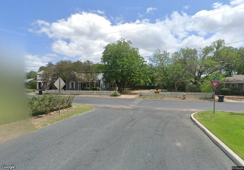 308 S Lee St unit 19R, Fredericksburg, TX 78624 - photo 1