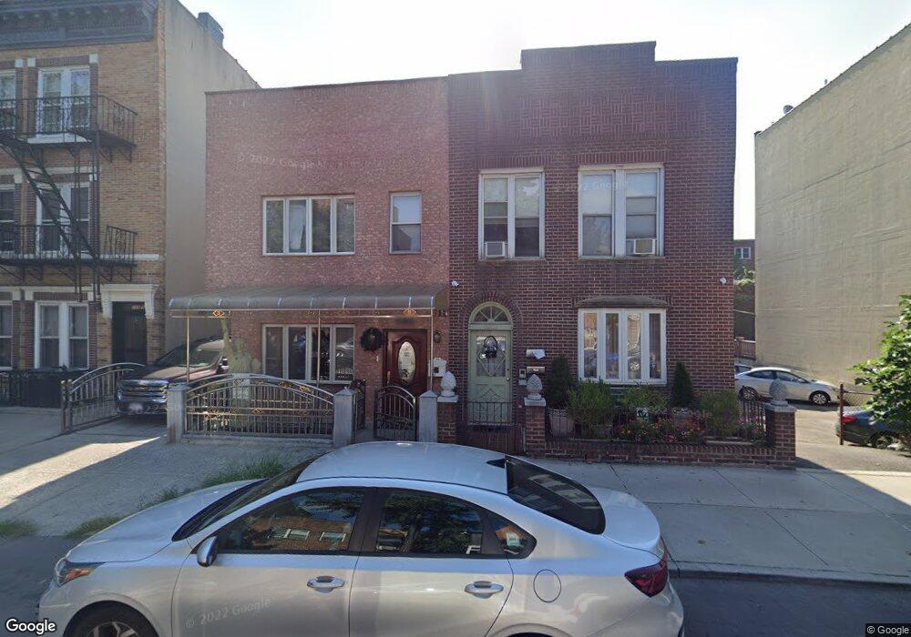 25-77 35 Th St unit 2, New York City, NY 11103 - photo 1