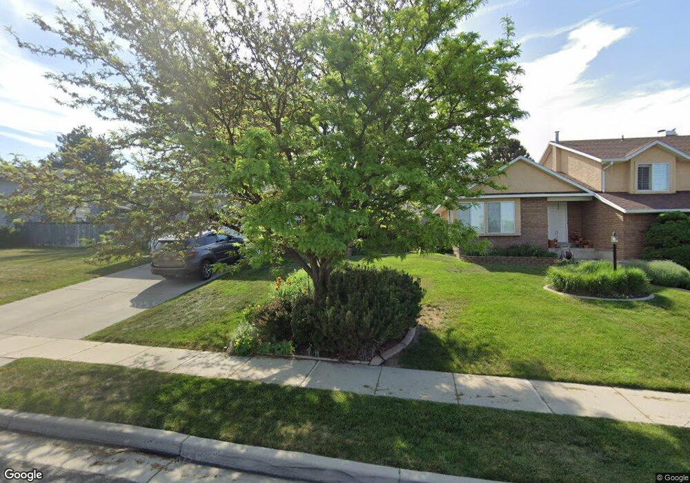 8695 S Pebble Hills Dr, Sandy, UT 84094 - photo 1