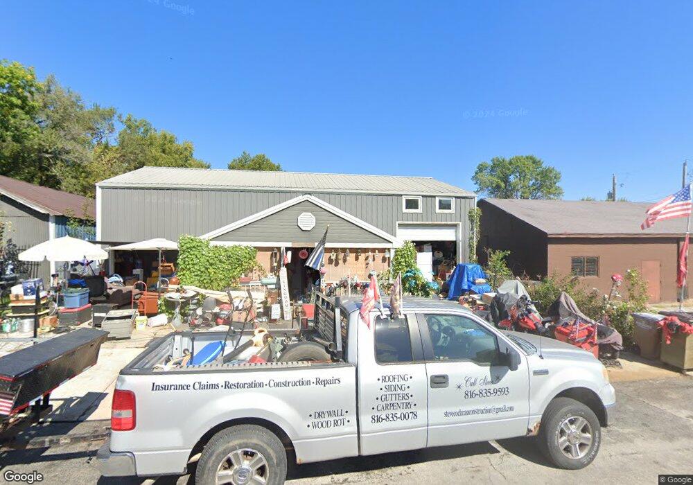 206 E Olive St, Raymore, MO 64083 - photo 1