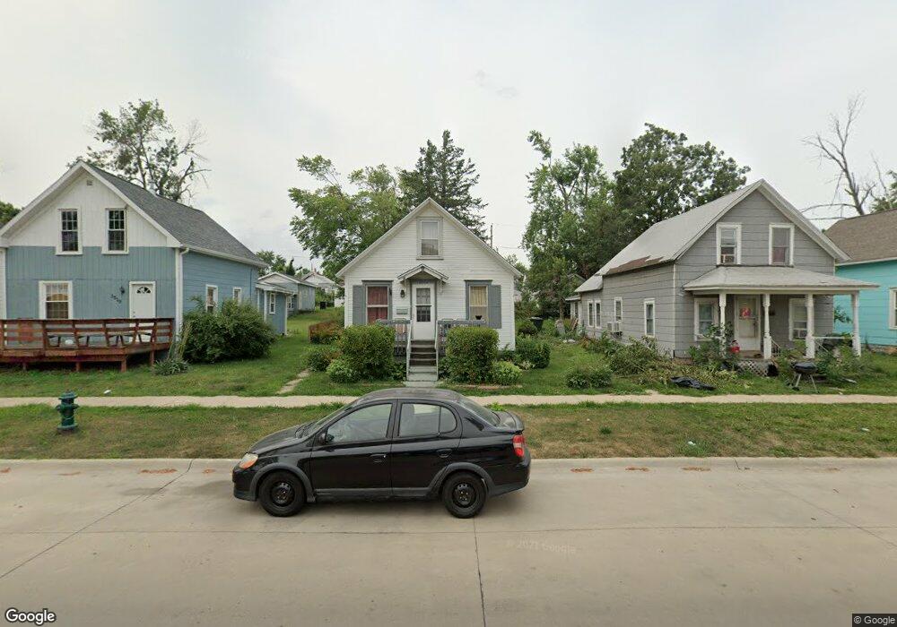 1321 B Ave NW, Cedar Rapids, IA 52405 - photo 1