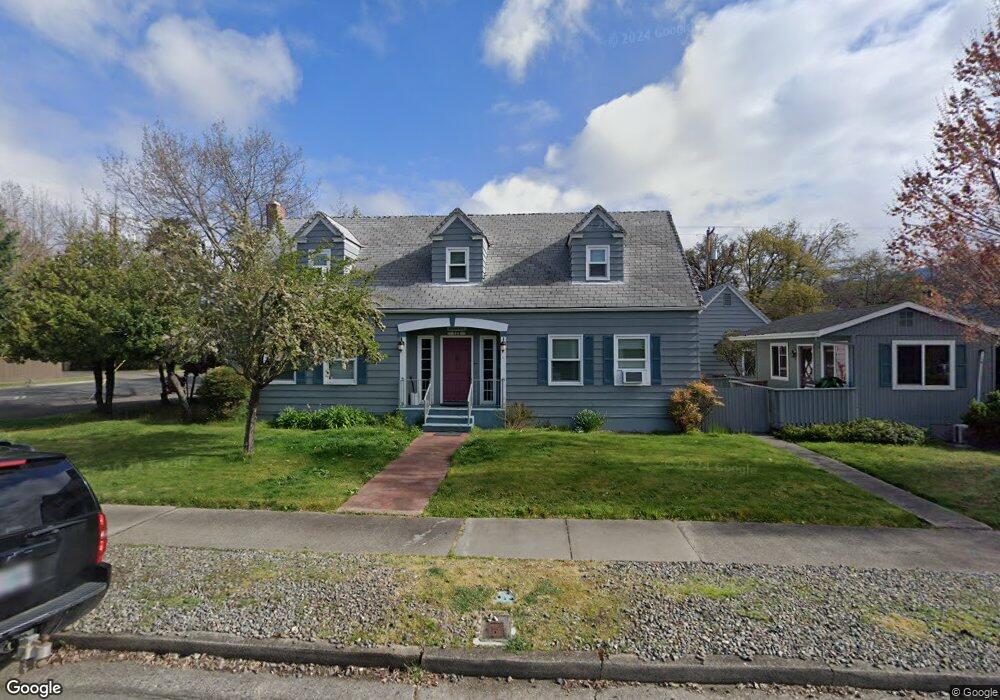 320 NW B St, Grants Pass, OR 97526 - photo 1