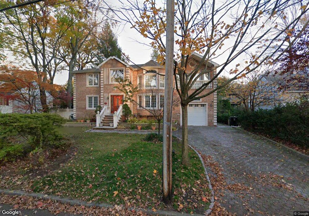 290 Oakwood Dr, Paramus, NJ 07652 - photo 1