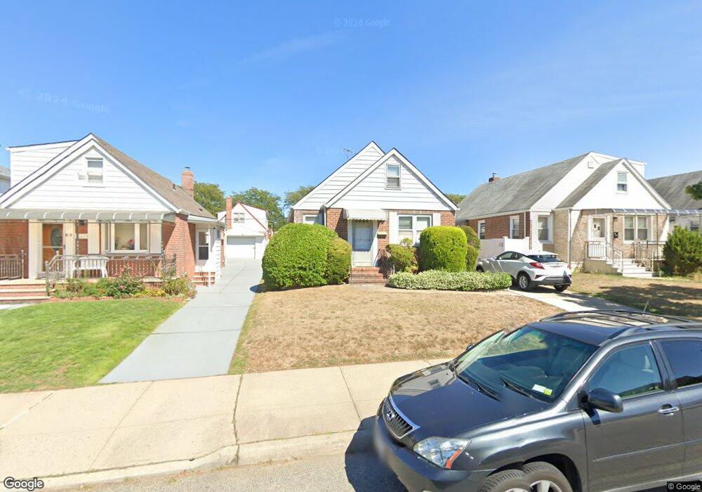 8323 257th St, Glen Oaks, NY 11004 - photo 1