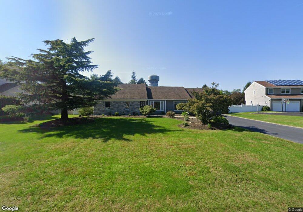 8 Myles Ct, ComMacK, NY 11725 - photo 1