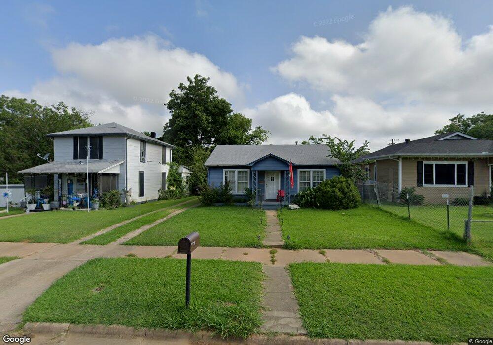 805 W Walker St, Denison, TX 75020 - photo 1