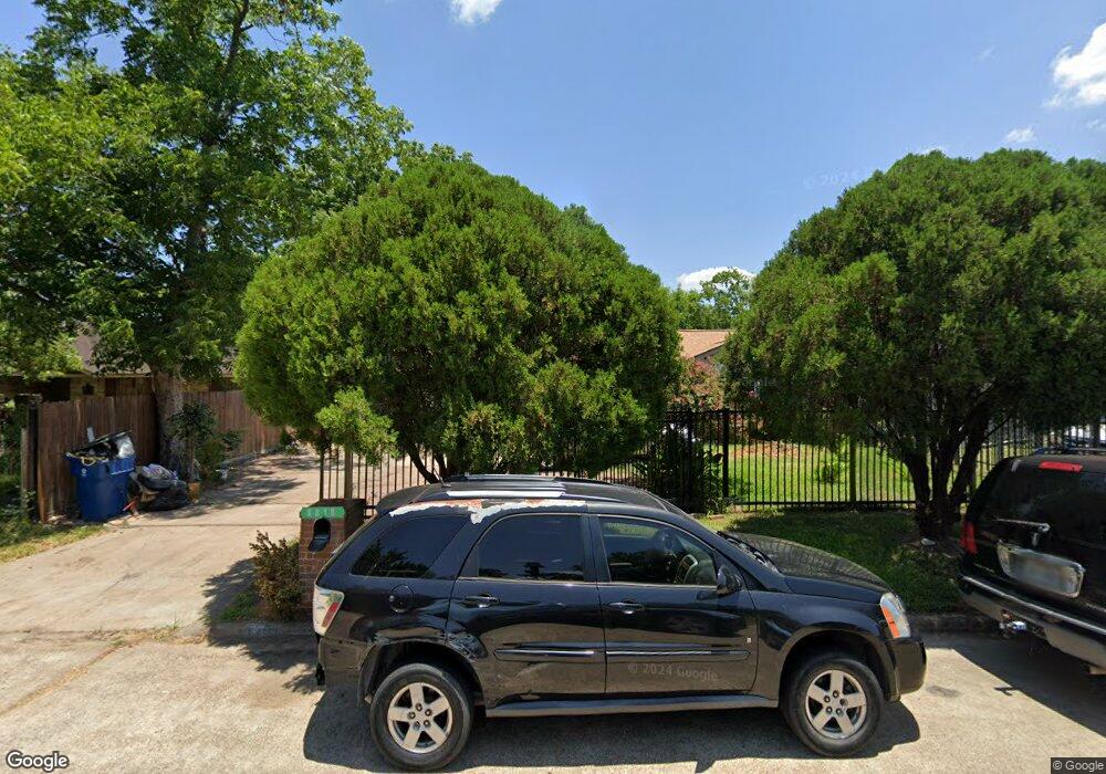 8818 Brackley Ln, Houston, TX 77088 - photo 1