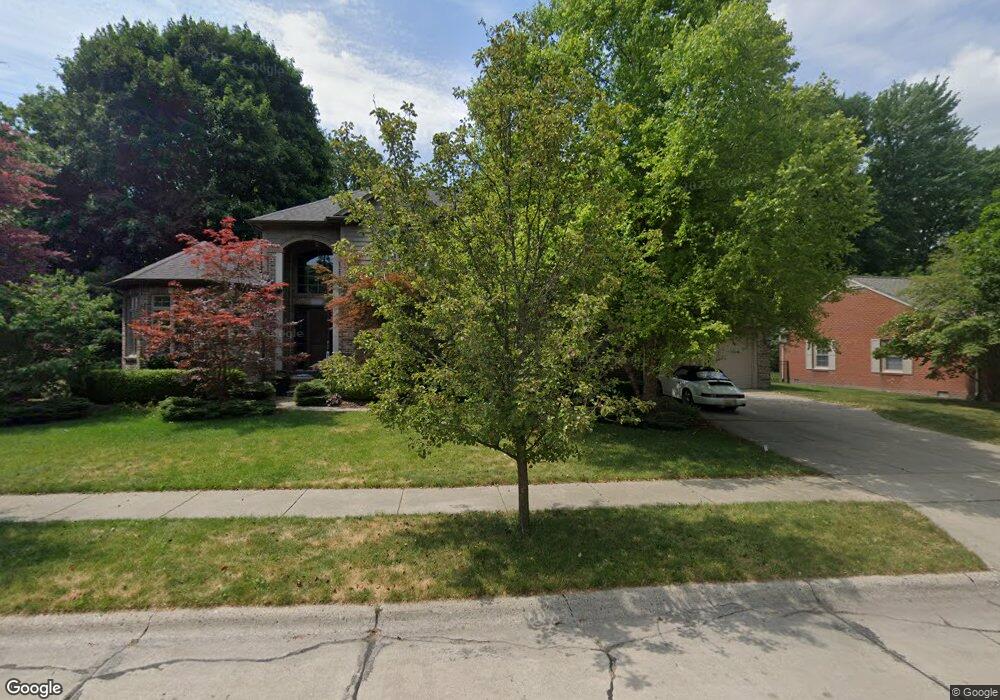 261 Stephens Rd, Grosse Pointe Farms, MI 48236 - photo 1