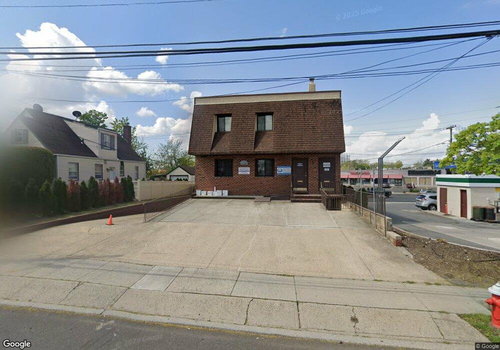 6 Tuxedo Ave unit 2A, New Hyde Park, NY 11040 - photo 1