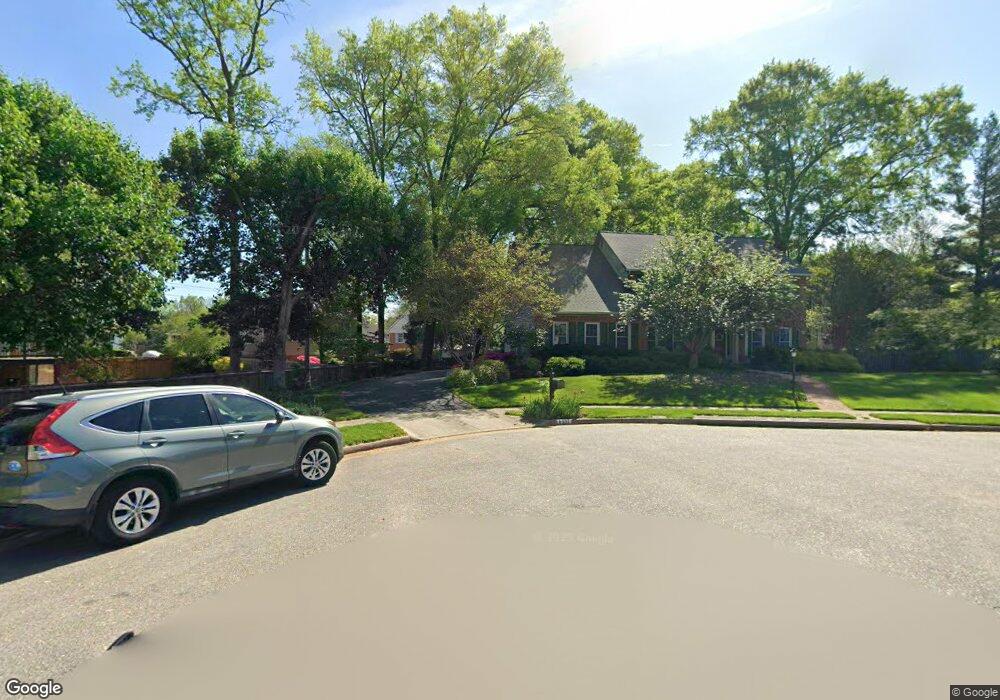 8301 Rampart Ct, Alexandria, VA 22308 - photo 1