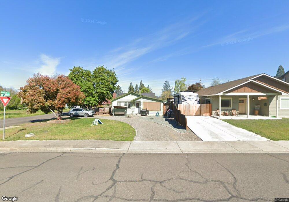 613 Cherry St, Central Point, OR 97502 - photo 1