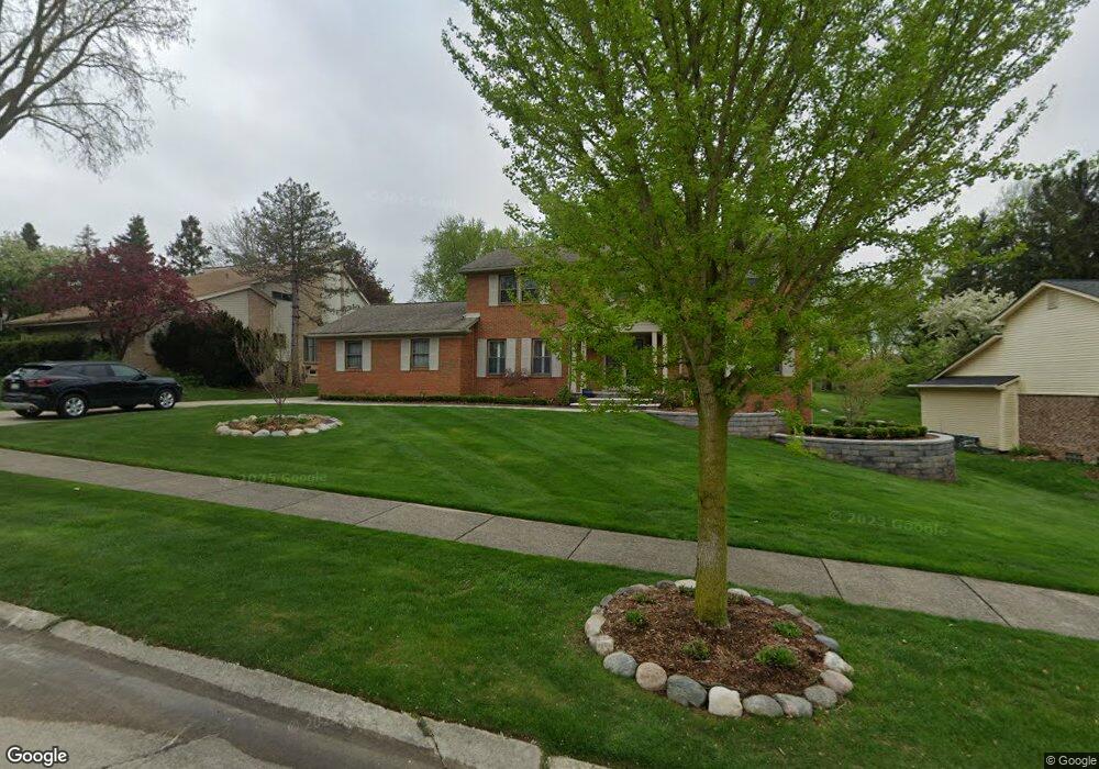 5090 Longview Dr, Troy, MI 48098 - photo 1