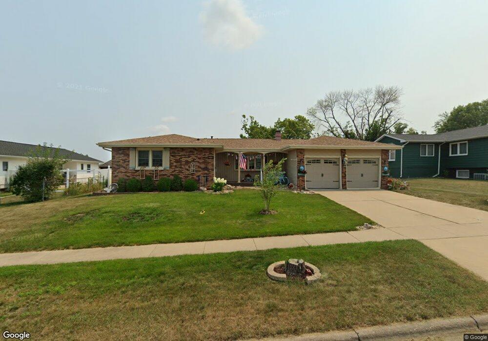 107 Clive Dr SW, Cedar Rapids, IA 52404 - photo 1