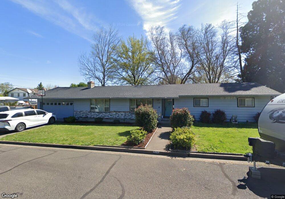 1120 Crown Ave, Central Point, OR 97502 - photo 1