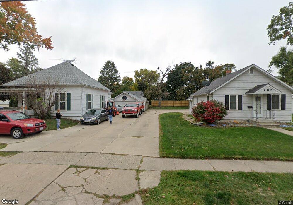 705 S 5th Ave W, Newton, IA 50208 - photo 1