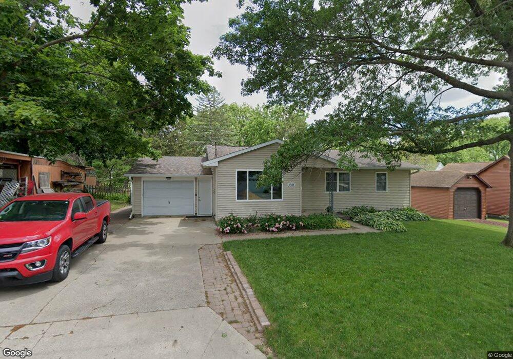 1924 Highview Ct, Cedar Falls, IA 50613 - photo 1