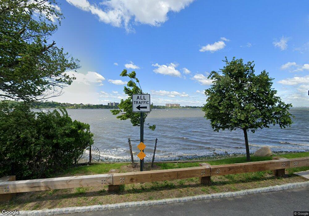 83 Shore Rd unit 87, Flushing, NY 11363 - photo 1