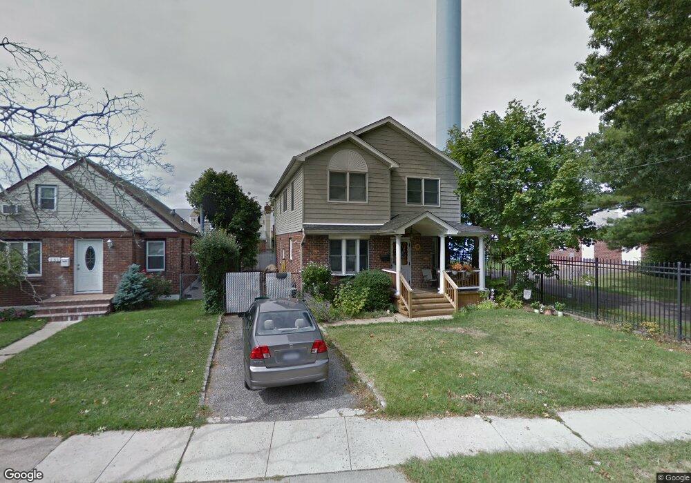 137 Roxbury Rd, Franklin Square, NY 11010 - photo 1