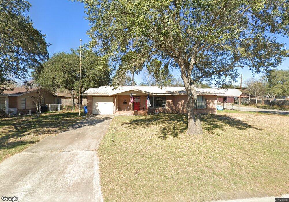 1013 E Inez St, Beeville, TX 78102 - photo 1