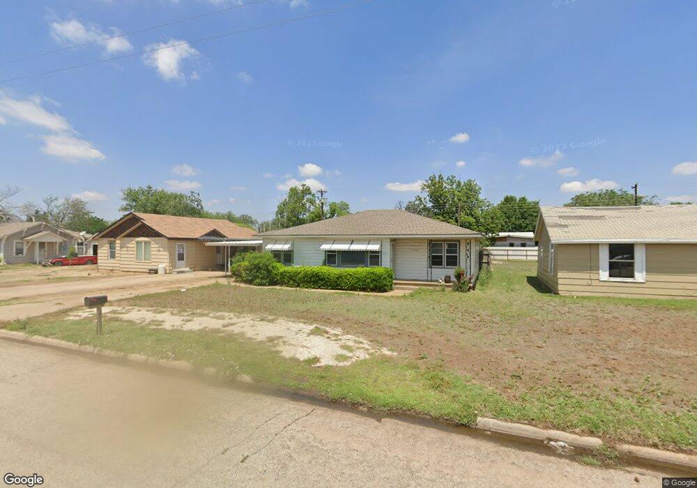 2208 W 11th St, Plainview, TX 79072 - photo 1