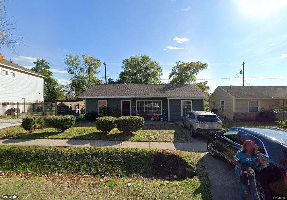 2717 Stallings Dr, Houston, TX 77088 - photo 1