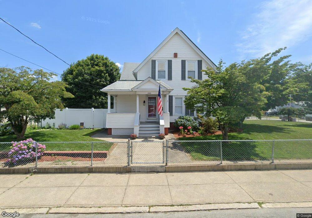 203 Mendon Ave, Pawtucket, RI 02861 - photo 1