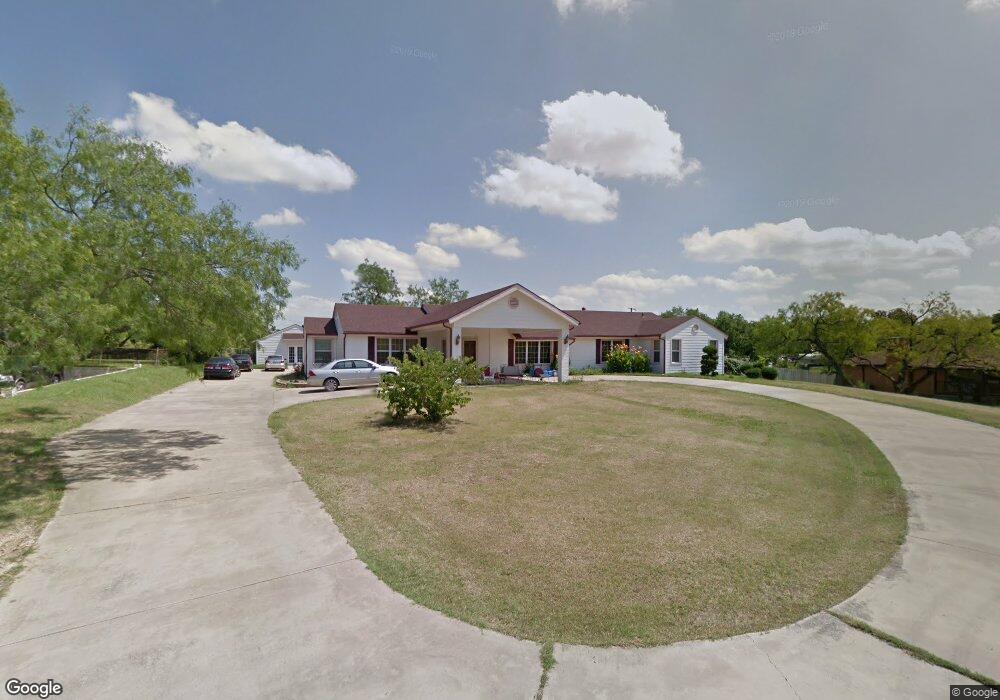 322 Crescent Dr, Grand Prairie, TX 75050 - photo 1