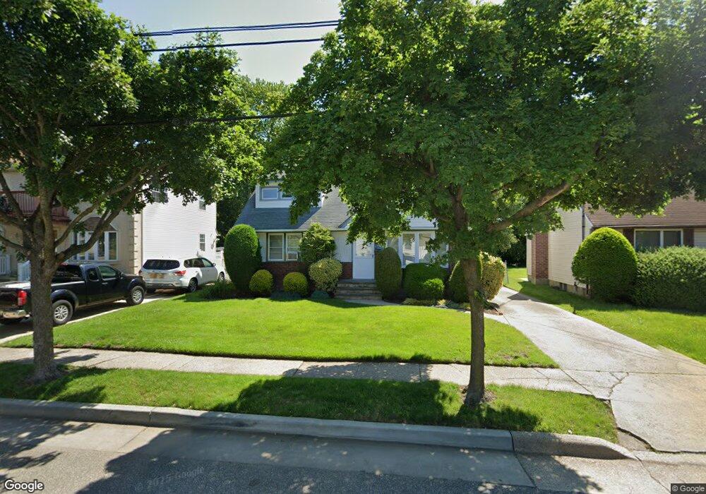 132 Bruce Terrace, Mineola, NY 11501 - photo 1