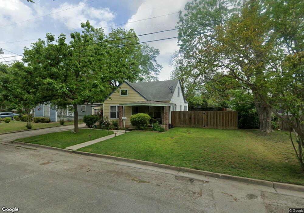 416 E Weinert St, Seguin, TX 78155 - photo 1