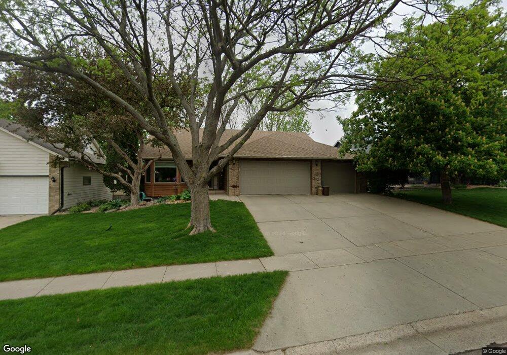 5209 E Fernwood Dr, Sioux Falls, SD 57110 - photo 1