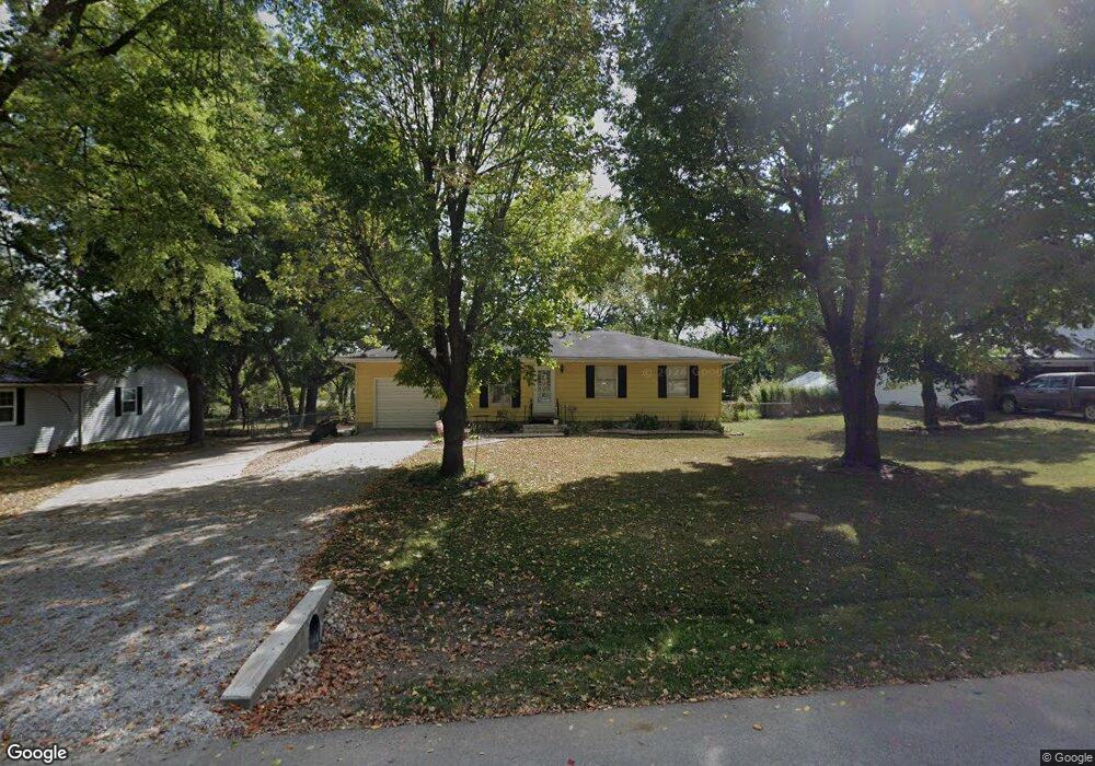 106 Oak St, Windsor, MO 65360 - photo 1