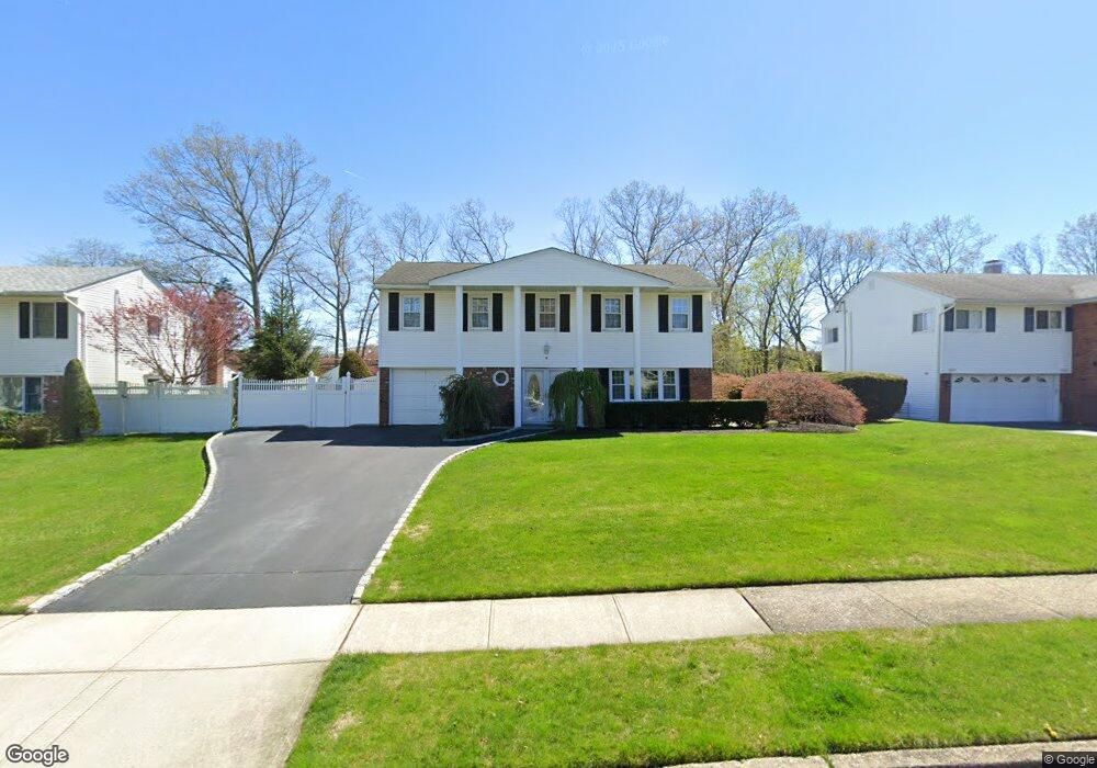 18 Chatham Rd, ComMacK, NY 11725 - photo 1