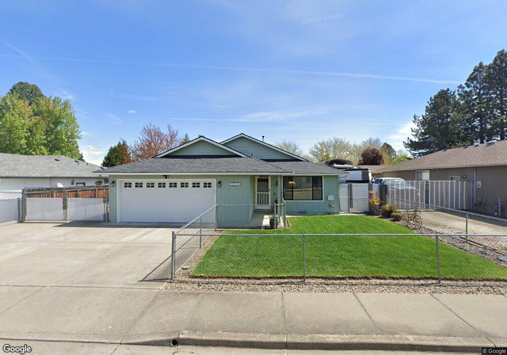 643 Glenn Way, Central Point, OR 97502 - photo 1