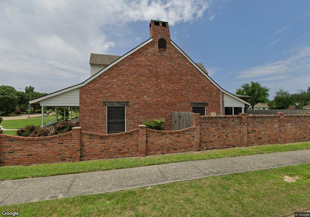 1300 W Dumbarton Dr, Lake Charles, LA 70605 - photo 1