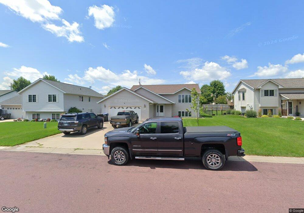 320 Maverick Dr, Mankato, MN 56001 - photo 1