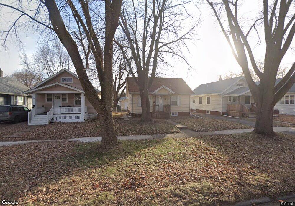 1055 F Ave NW, Cedar Rapids, IA 52405 - photo 1