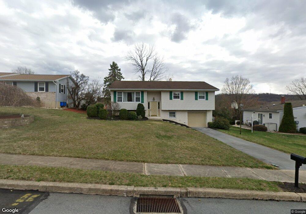 307 Crest Cir, Mohnton, PA 19540 - photo 1