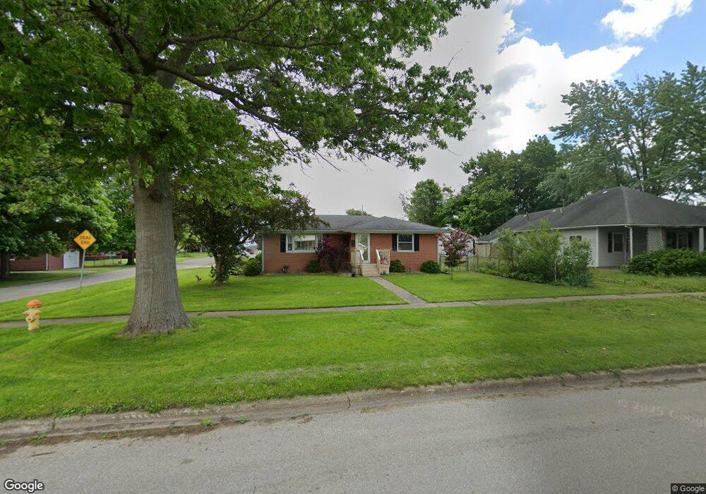 920 N 10th St, Mattoon, IL 61938 - photo 1