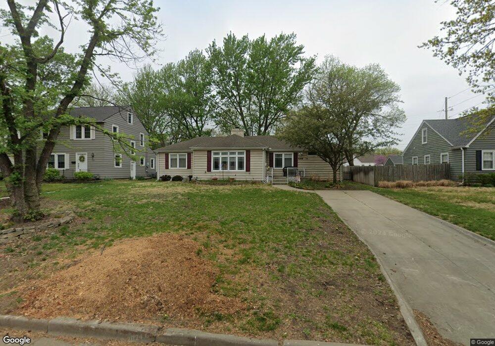 1209 SW Warren Ave, Topeka, KS 66604 - photo 1
