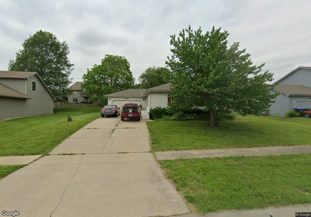 3721 SW Moundview Dr, Topeka, KS 66610 - photo 1