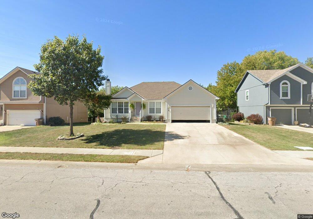 714 Canter St, Raymore, MO 64083 - photo 1