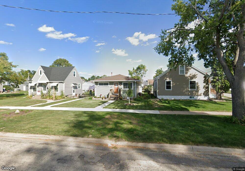 1827 I St SW, Cedar Rapids, IA 52404 - photo 1