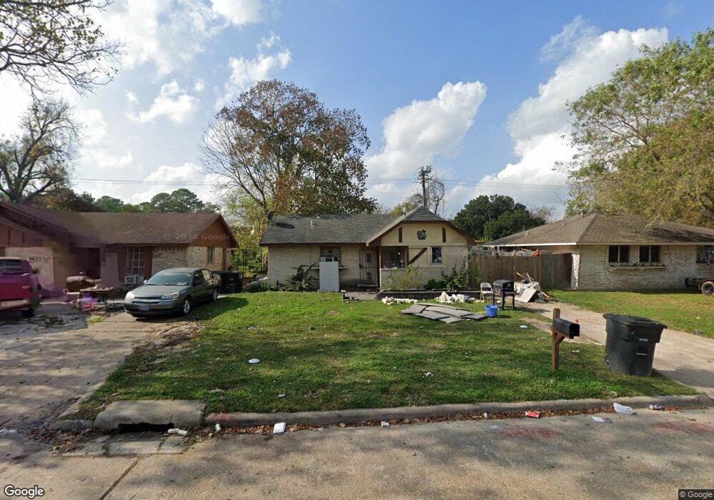 8339 Ponnel Ln, Houston, TX 77088 - photo 1