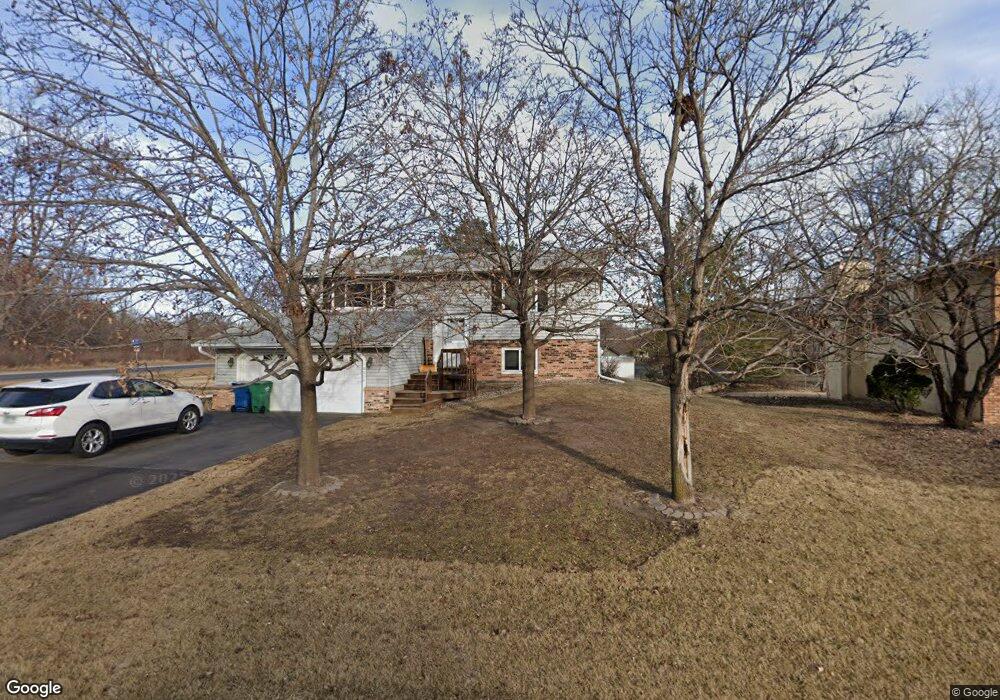 10070 Yorktown Ln N, Maple Grove, MN 55369 - photo 1