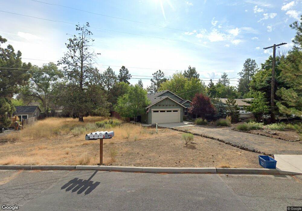 418 SE Edgewater Ln, Bend, OR 97702 - photo 1