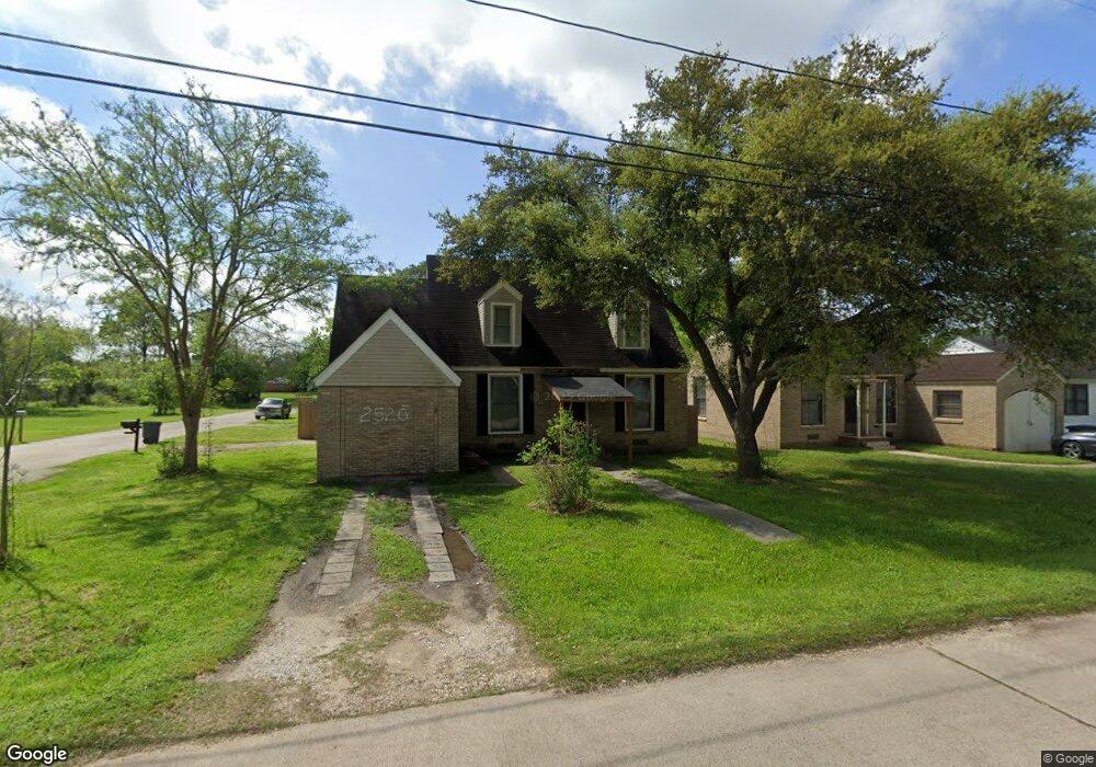 2520 1st St, Bay City, TX 77414 - photo 1