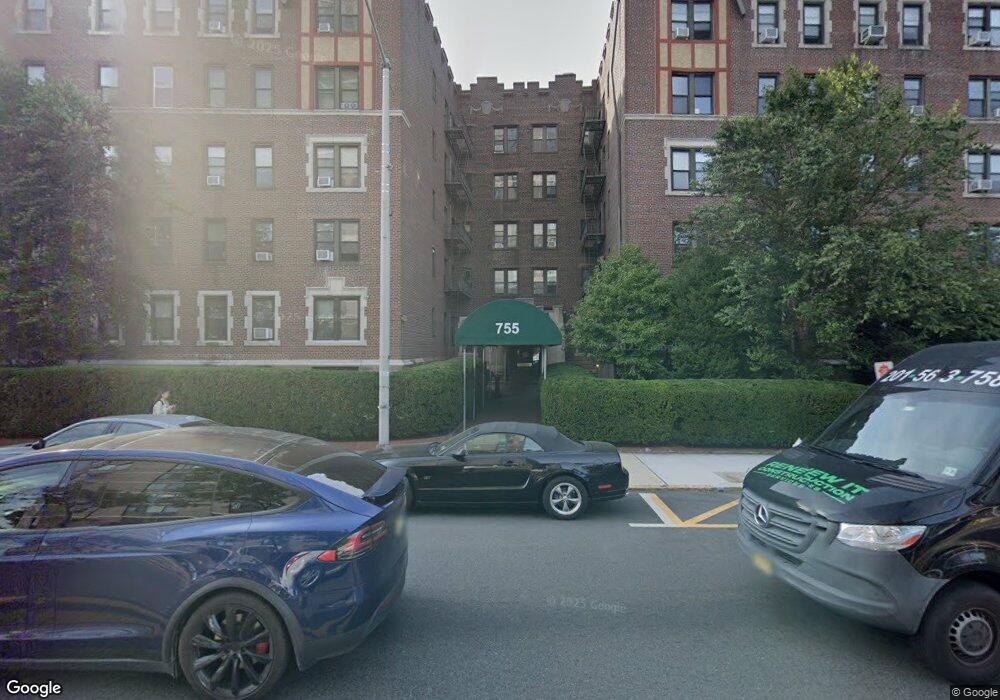 Tudor Arms unit 2H, Cliffside Park, NJ 07010 - photo 1