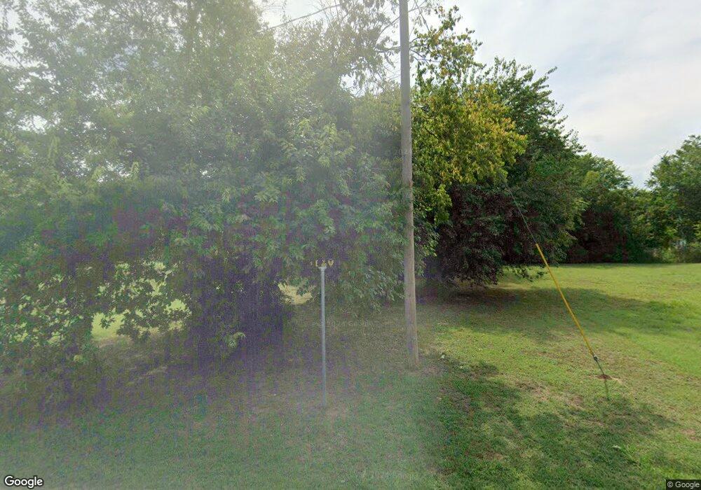 802 S E St, Hugo, OK 74743 - photo 1