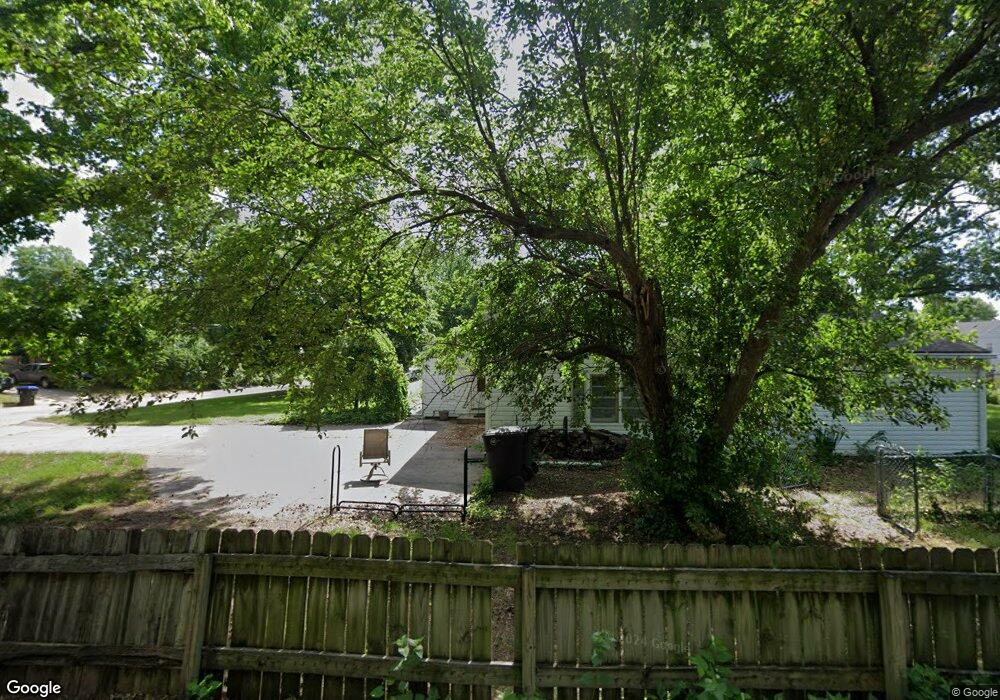 2323 SW 19th St, Topeka, KS 66604 - photo 1